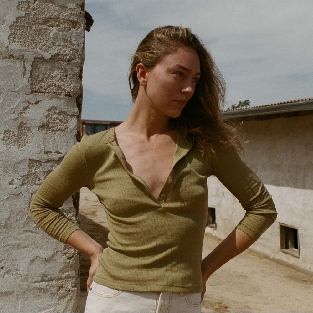 Doen Paola Tee in Bay Leaf. XS